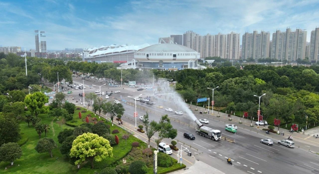 威廉希尔williamhill环境荣登“城市服务十大影响力企业”和“环卫装备十大影响力企业”双榜